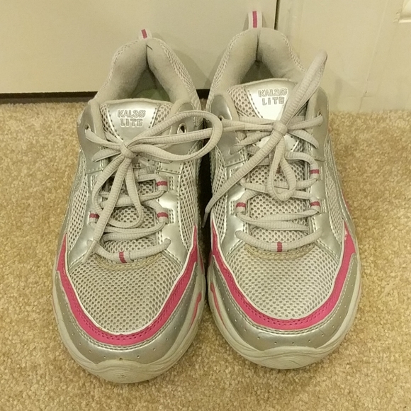 earth athletic shoes